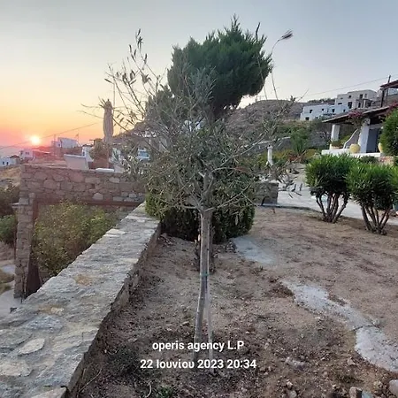 Traditional House With Shared Pool Holiday home *