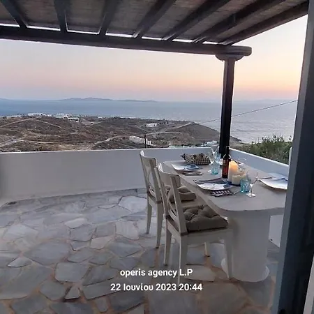 Traditional House With Shared Pool *