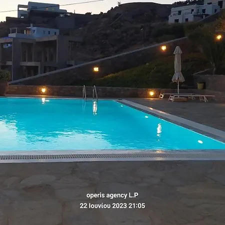 Traditional House With Shared Pool Holiday home *