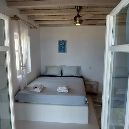 Traditional House With Shared Pool * Mykonos Town